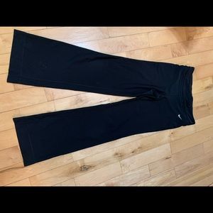 Nike exercise pants size small and incredibly comfy/stylish